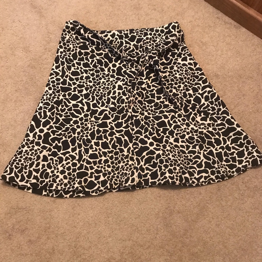 FINAL PRICE!  Cute black and cream skirt